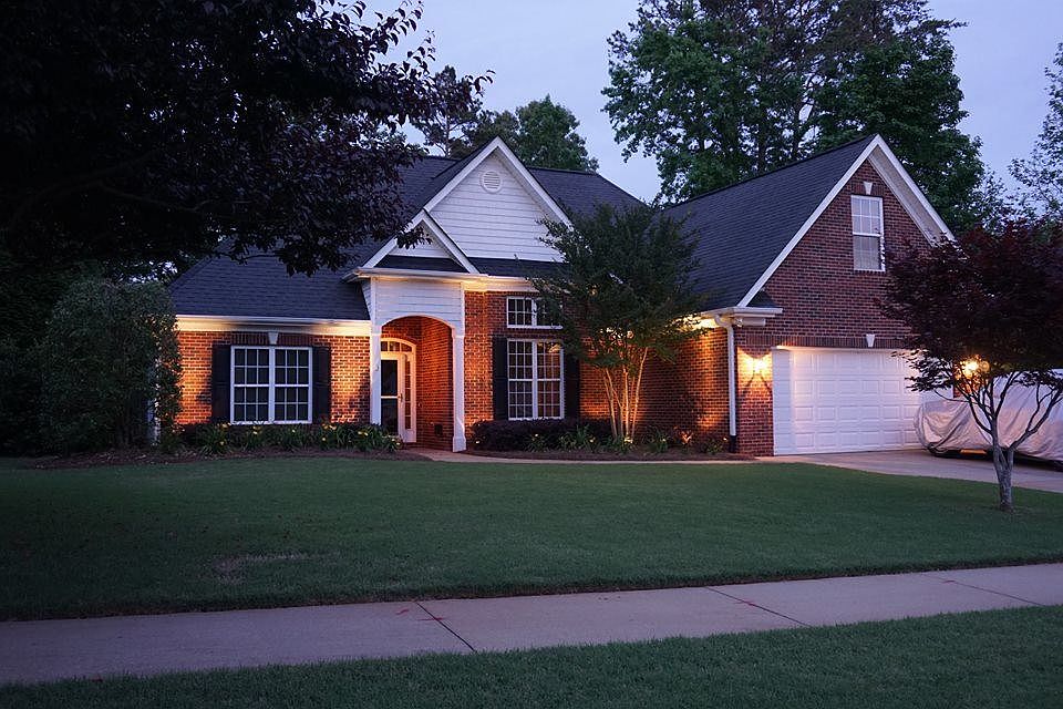 1st image of 607 Scenic Oak Dr