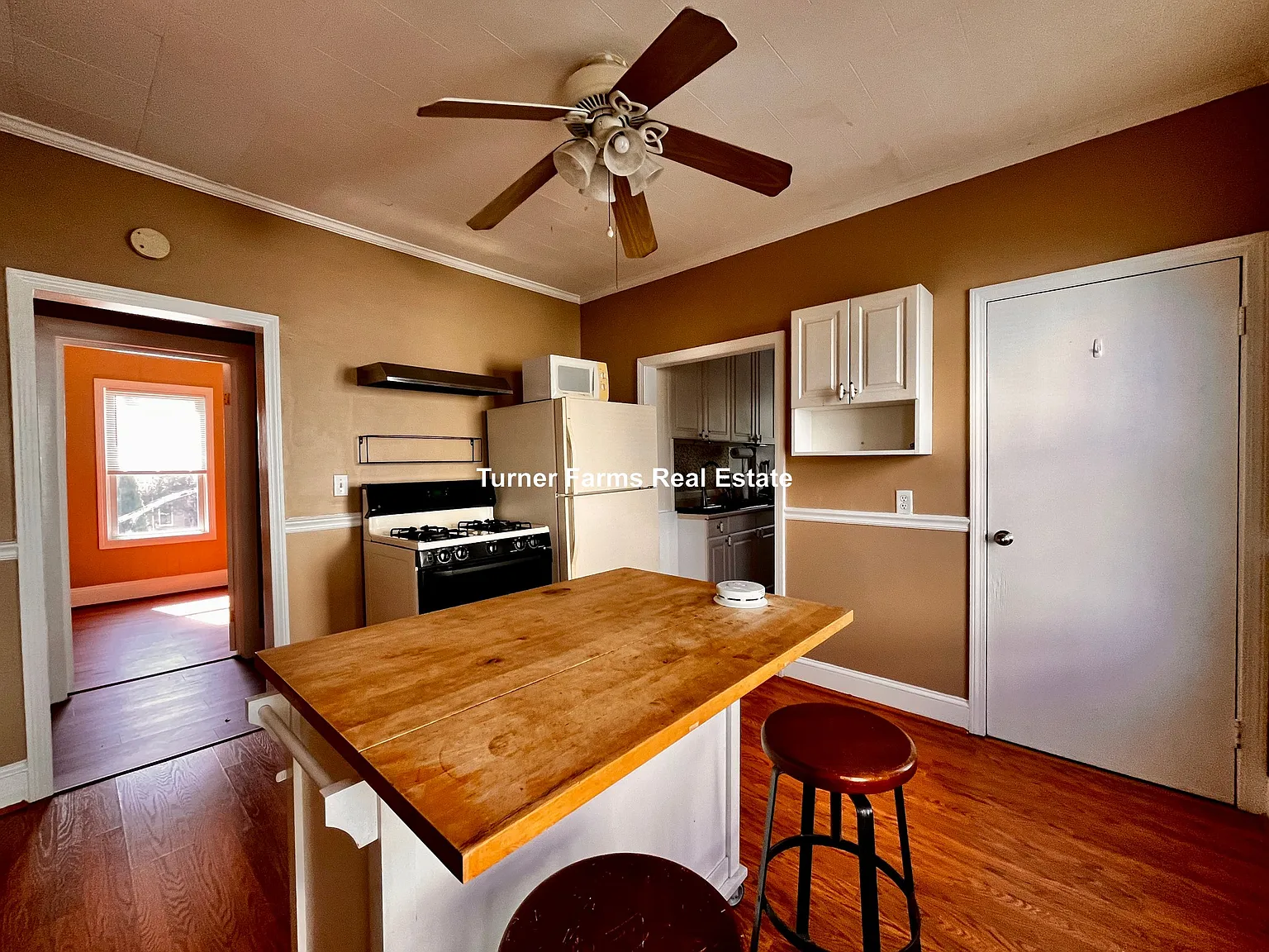 3 bed, 1.0 bath, $2,800 — Photo 2