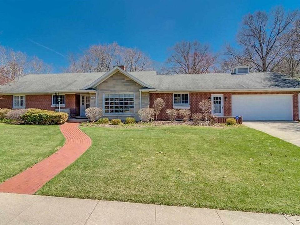 1st image of 108 S Twyckenham Dr