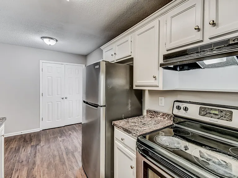 114 Laird Ave — Photo 8