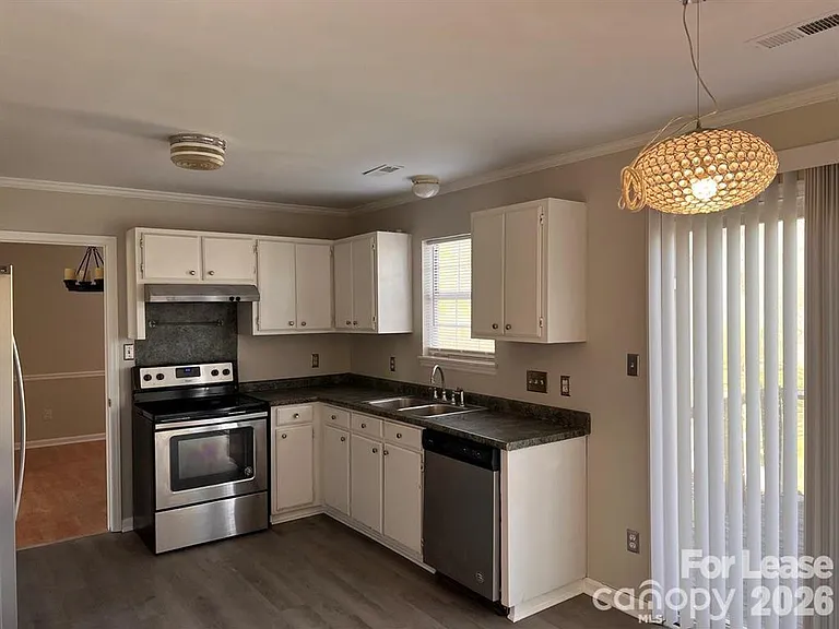 9608 Kayce Ln — Photo 10