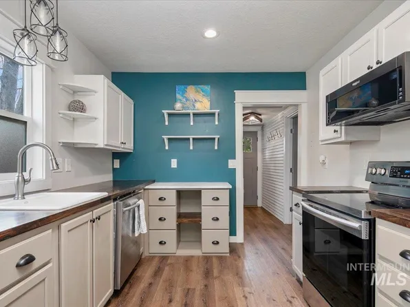 2 E Washington Ave, Homedale, ID 83628