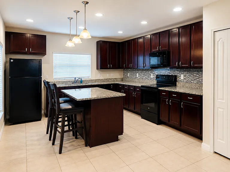 233 Primrose Dr — Photo 3