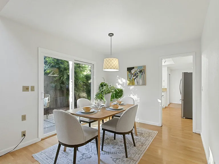 325 E 8th St #3 — Photo 2