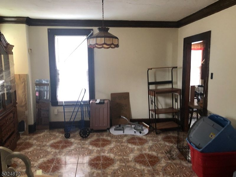 2nd image of 124 Laurel Ave