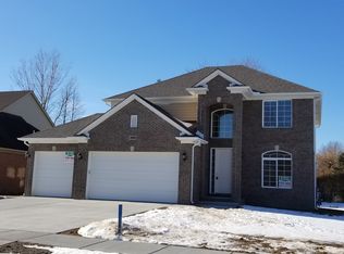 49983 Oakbrooke Dr, Chesterfield, MI 48047