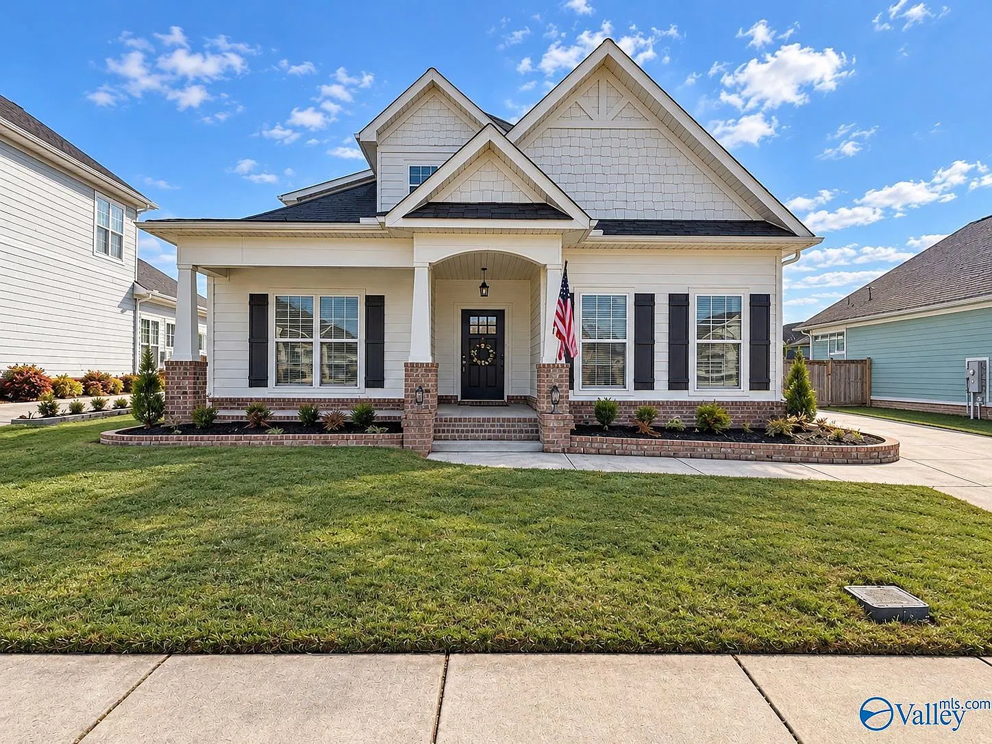 3 bed, 2.0 bath, 2627 sqft, $2,800 — Photo 2
