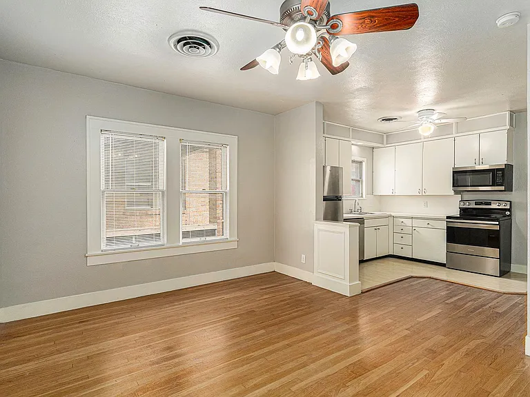 3233 Odessa Ave — Photo 10