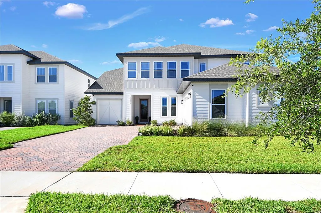 5 bed, 4.5 bath, 3767 sqft, $6,900 — Photo 2