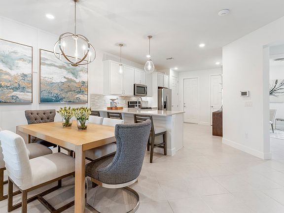Flow-through layout, perfect for entertaining guest