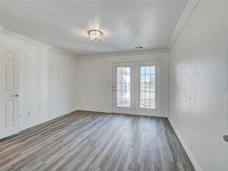 300 Glen Dr — Photo 24