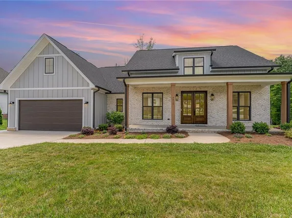 7511 Monty Dr, Kernersville, NC 27284