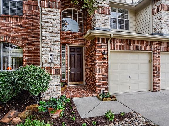 3rd image of 2101 Woodview Dr