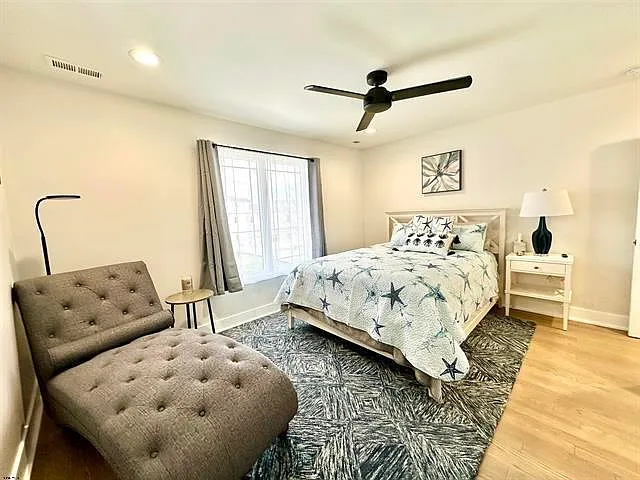 136 Lincoln Dr — Photo 16