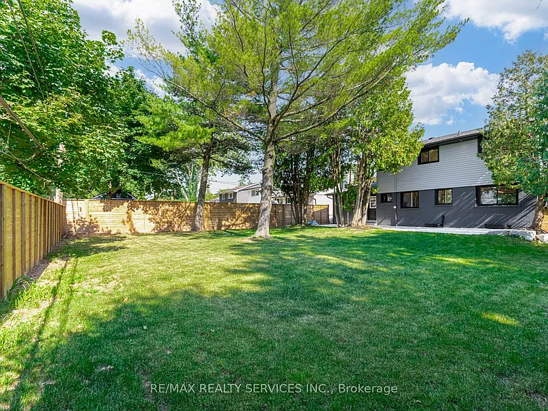 5133 Cherryhill Cres — Photo 33
