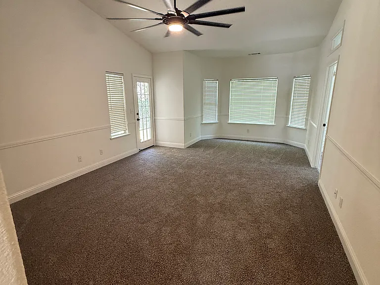 10168 N Price Ave — Photo 8