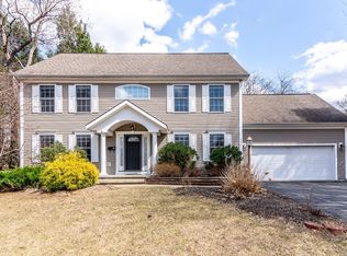 2250 Algonquin Rd, Niskayuna, NY 12309