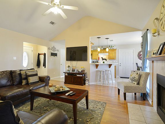 4th image of 24639 Esquinance St