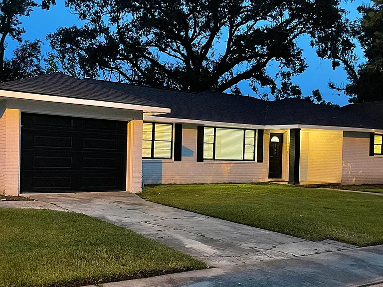 6732 W Magnolia Blvd — Photo 3