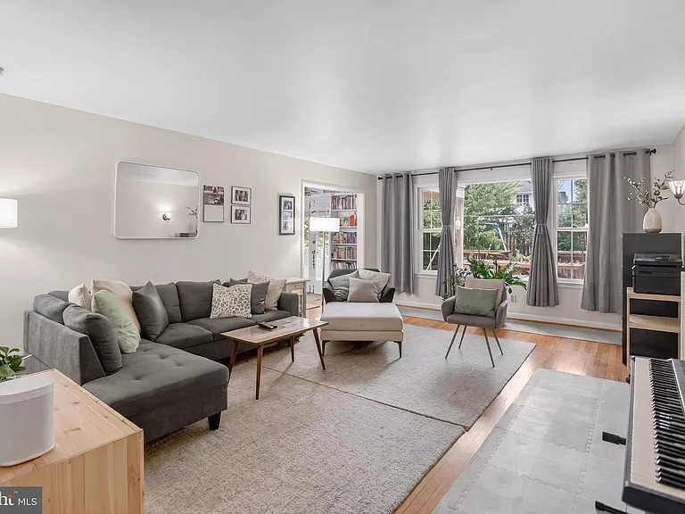 5703 Cromwell Dr — Photo 4