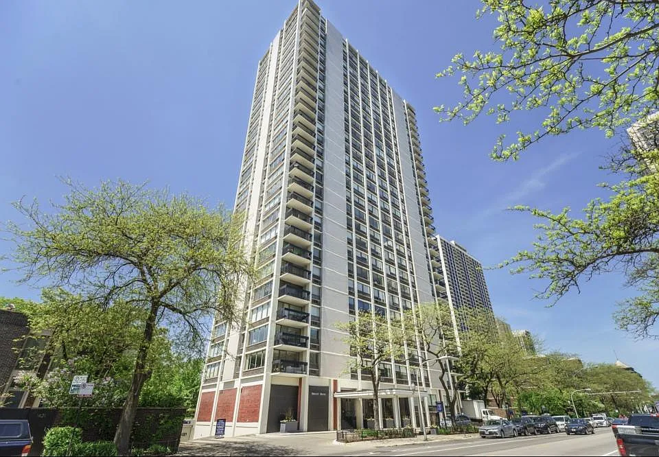 1455 N Sandburg Ter #404