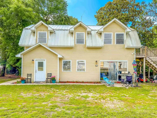 2366 Oak St, Lanark Village, FL 32323