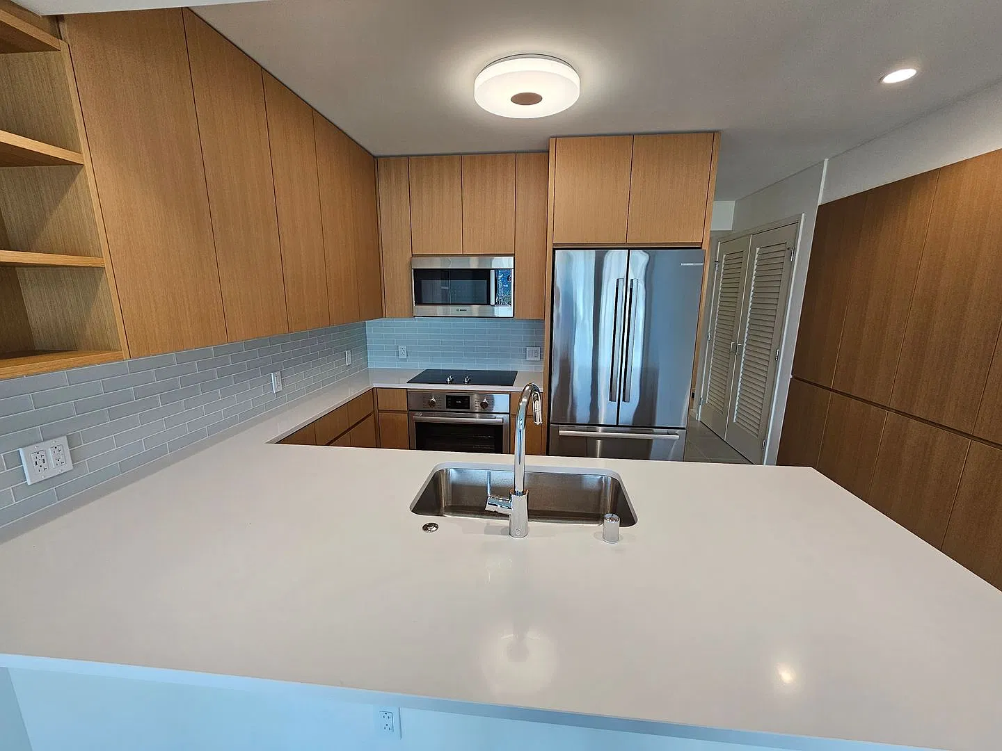 Luxury. Ocean Views. Resort Like Amenities — Photo 3
