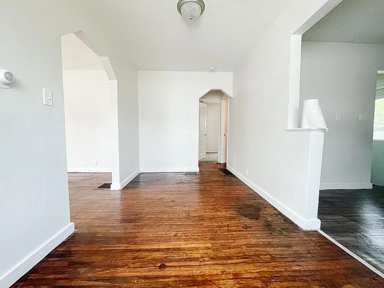 2320 Plum St — Photo 4