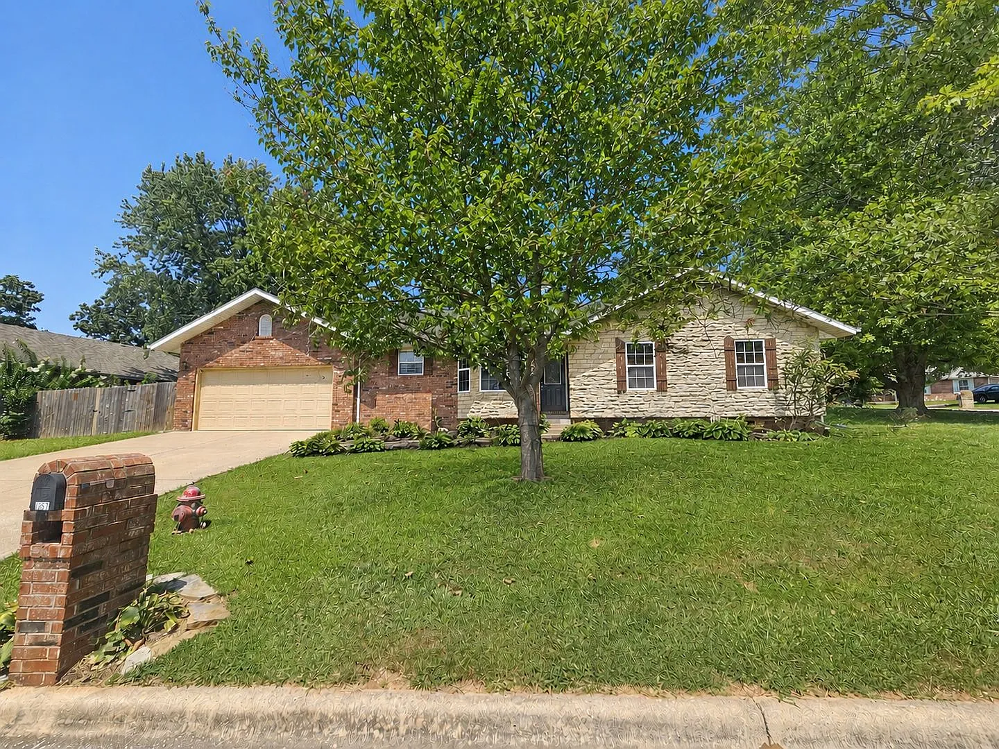 3 Bedroom | 2 Bathroom | 2 Car Garage | Fenced backyard | Nixa MO! | Nixa Schools! — Photo 1