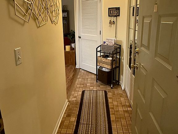 3rd image of 18135 Martin Ave APT 2SW