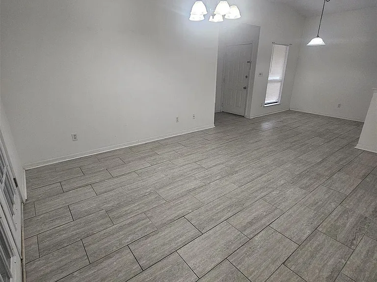 8380 Country Walk Dr #B — Photo 10