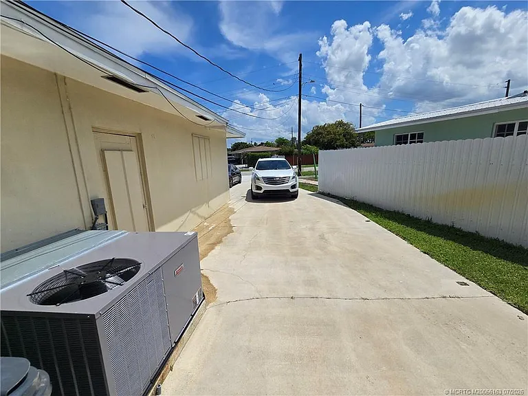 2648 Rockcrest Ct — Photo 46