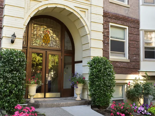 Rialto Court Apartments | MOVE-IN SPECIAL: ONE MONTH FREE RENT