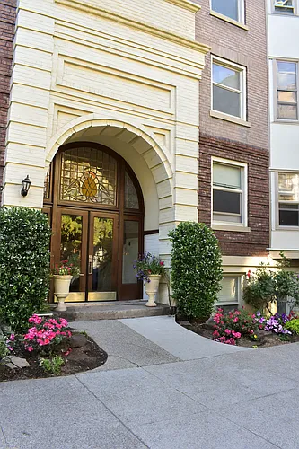 Rialto Court Apartments | MOVE-IN SPECIAL: ONE MONTH FREE RENT Photo 1 Rialto Court Apartments | MOVE-IN SPECIAL: ONE MONTH FREE RENT Photo 1