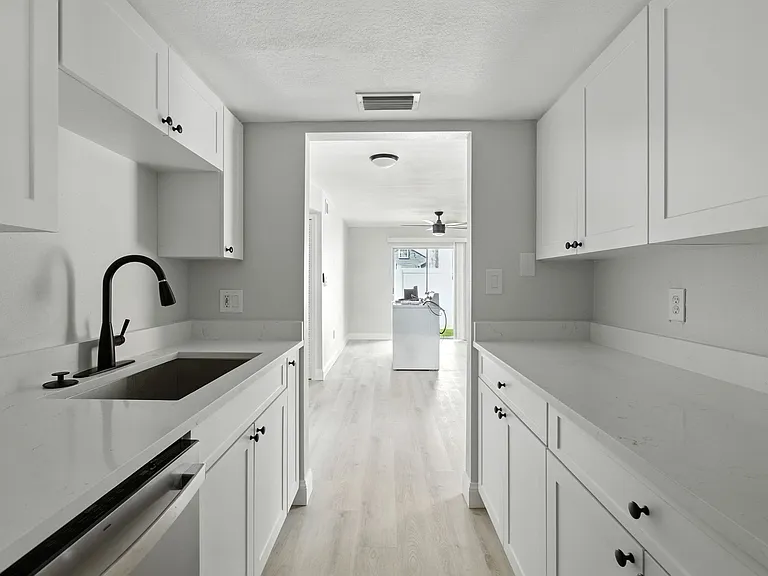 408 S Tampania Ave — Photo 26
