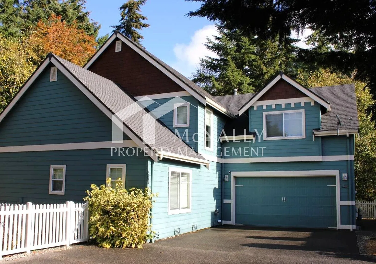 Spacious 4-Bedroom Home in Harbor Crossing with Main-Floor Primary Suite & Bonus Room — Photo 1