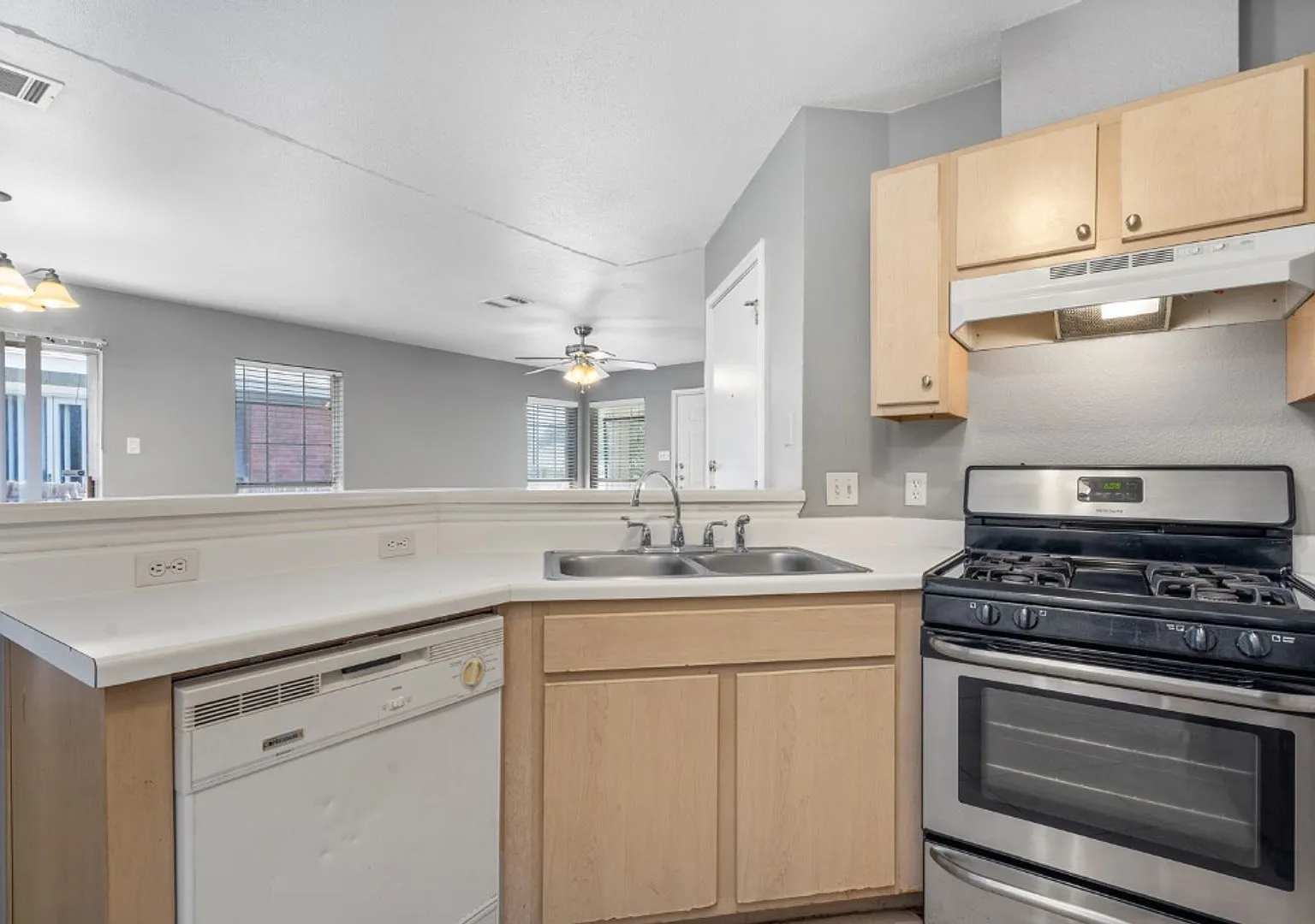 7228 Aldea Drive, Unit B — Photo 2