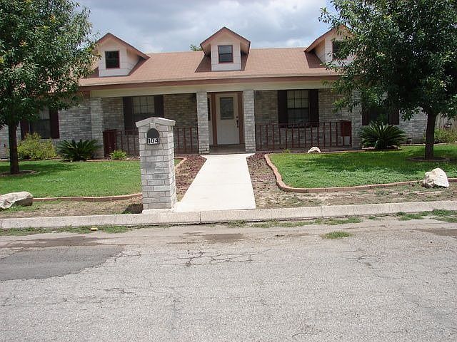 2nd image of 104 Hartgrove St