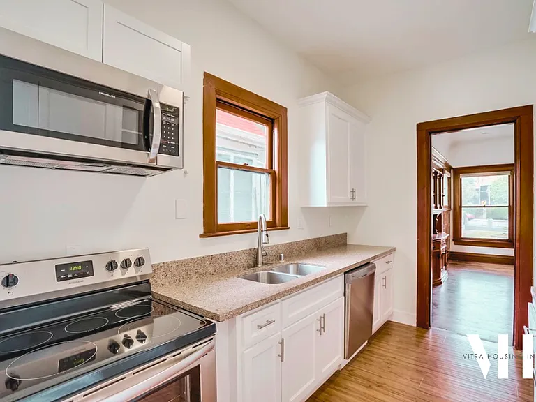 1180 W Adams Blvd — Photo 8