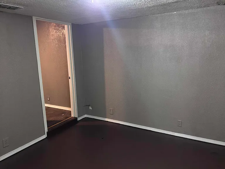 2405 Inglewood Dr — Photo 6