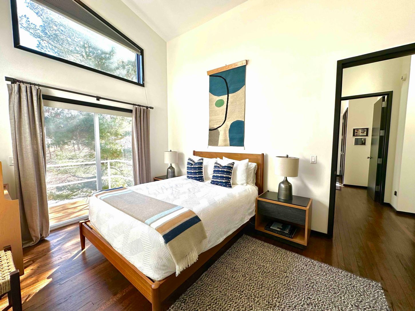 Guest Bedroom 1, Queen Bed