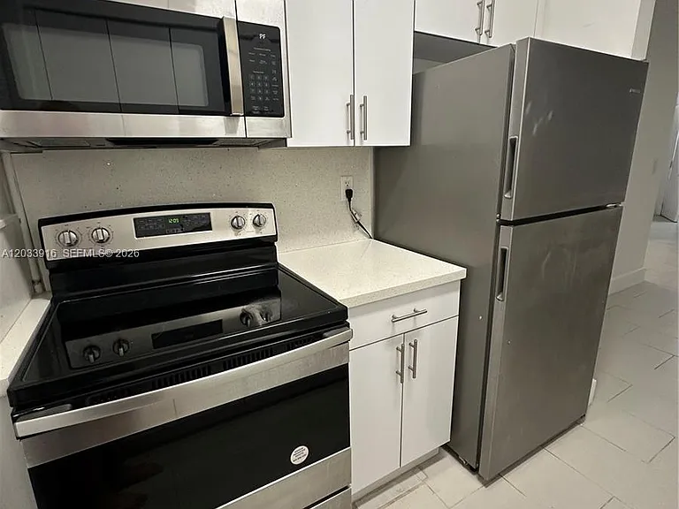 8205 Crespi Blvd #3 — Photo 4