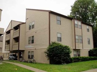 903 S Locust St, Champaign, IL 61820