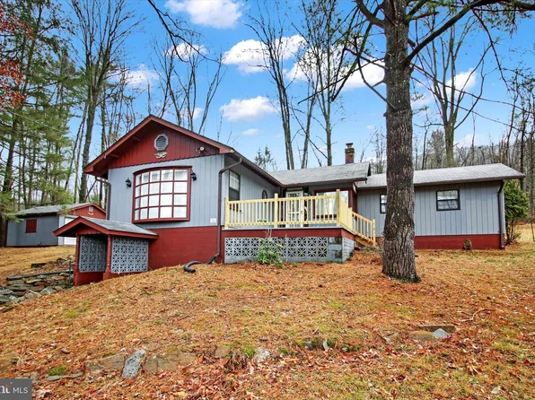 116 General Macarthur Ln, Coal Township, PA 17866
