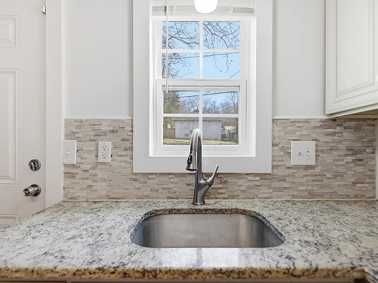205 N Zenith Ave — Photo 12