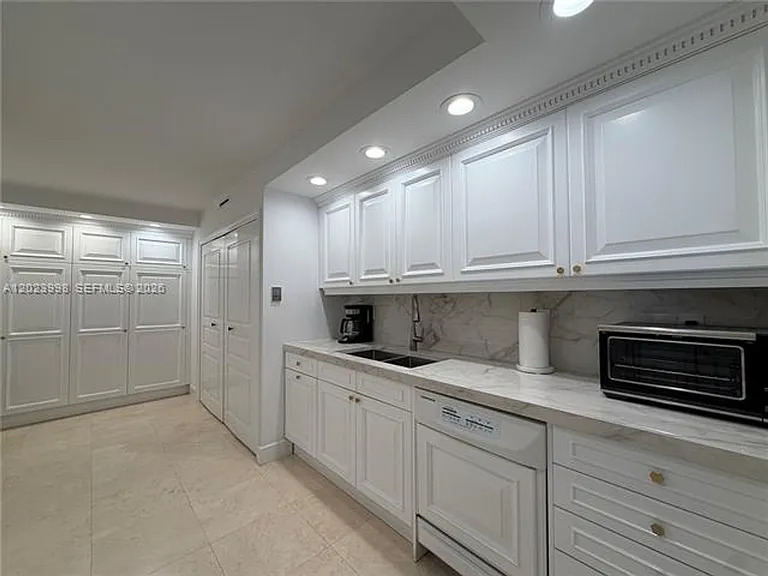 1111 Crandon Blvd #B1105 — Photo 21