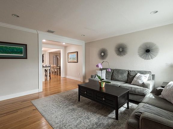 4th image of 7 E Rosevear St