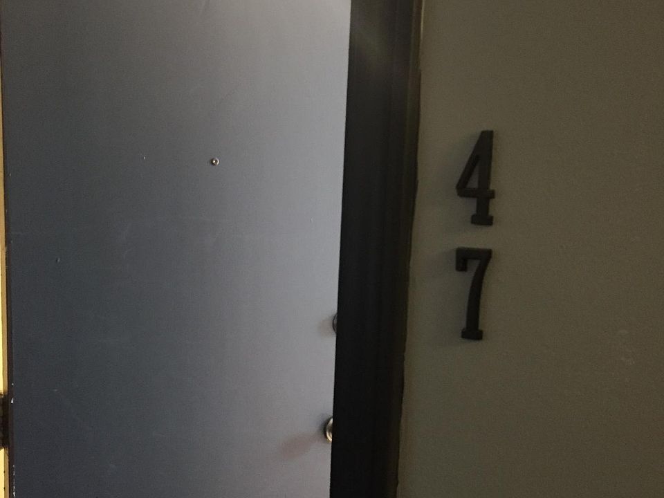 1st image of 511-515 W Belmont Ave #47