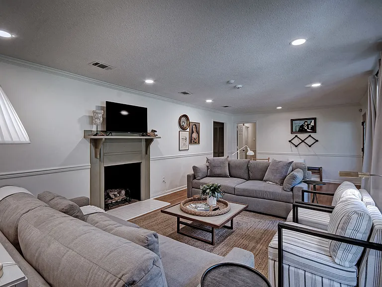 4035 Old Canton Ln — Photo 8