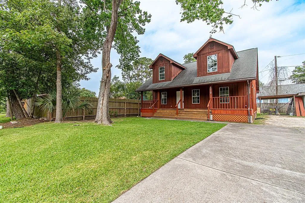 4 bed, 2.5 bath, 1624 sqft, $2,100 — Photo 1
